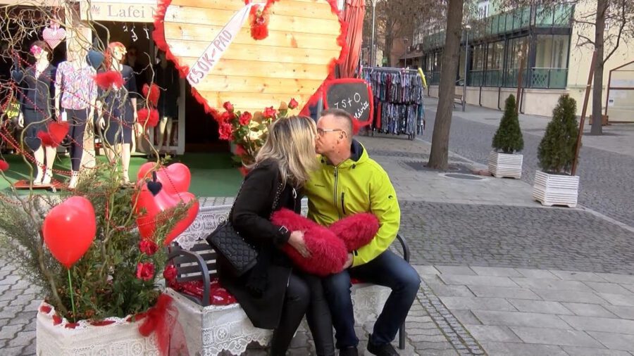 Valentin-napi Csókpadok Hévízen 2024