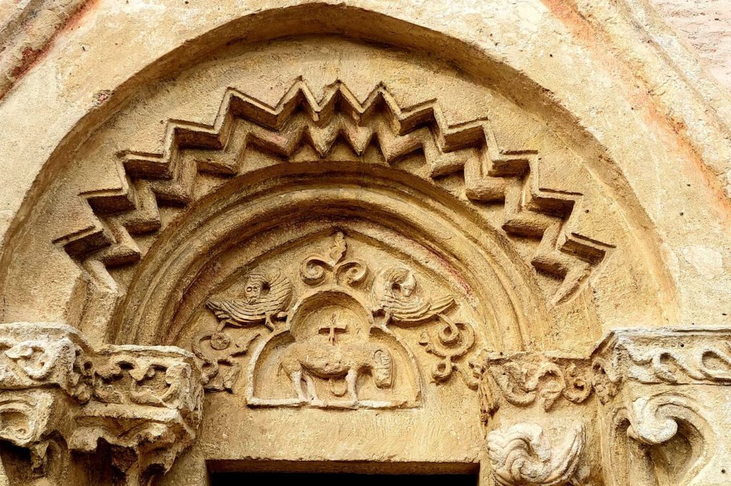 Időutazás a középkorba: a csempeszkopácsi Szent Mihály-templom titkai