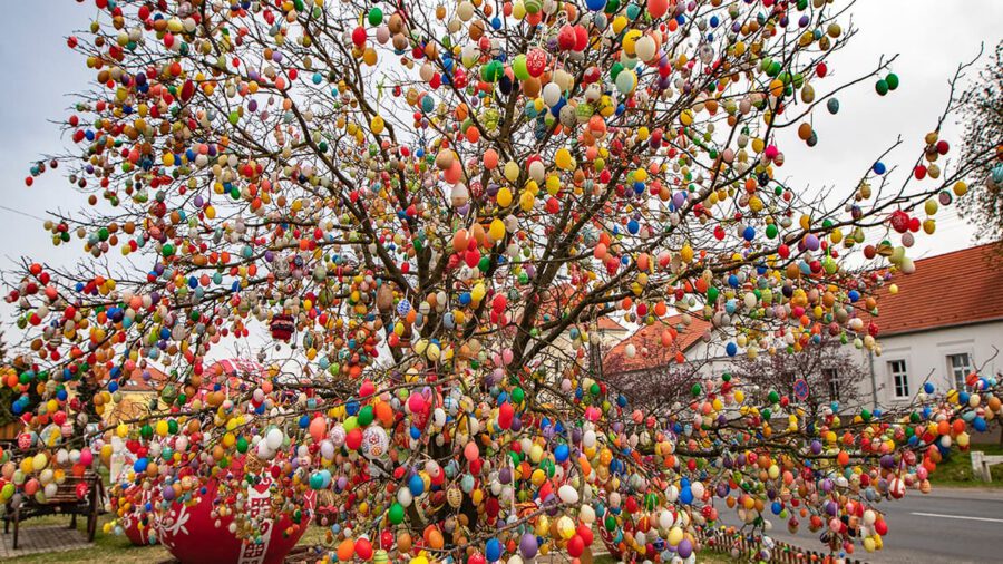 Húsvéti tojásfa és dekoráció Kéthelyen 2024