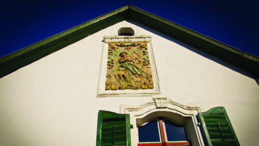 Szent Vendel-domborműves népi lakóház, Zsámbék