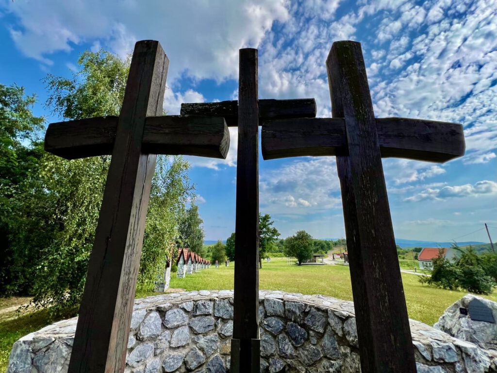 Edelény: kálvária és kilátó a császtai szőlőhegyen