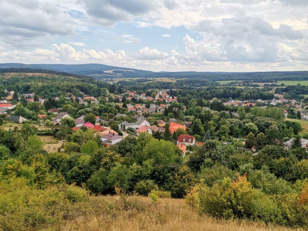 Kívánságok kilátója: a bakonybéli Erzsébet-kilátó titkai