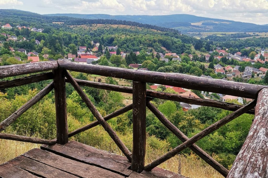 Kívánságok kilátója: a bakonybéli Erzsébet-kilátó titkai