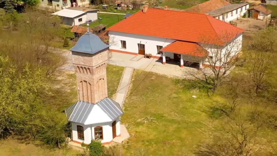 Kétfogatú tájház és víztorony, Tiszaszőlős