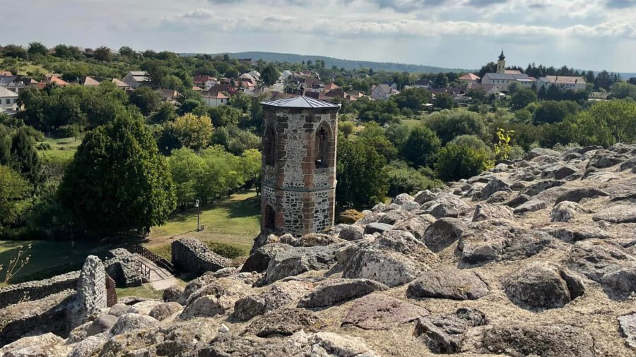 Kisnánai vár: történelmi kaland a Mátra lankáin