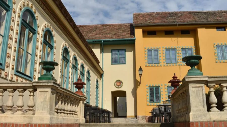 SZÁLLODÁK ÉJSZAKÁJA: Zsolnay Vendégház Pécs - tematikus séta/körbevezetés