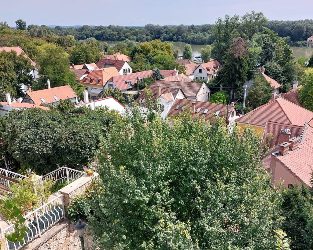 Szentendre: a múlt és a természet találkozása a Tobakosok Keresztjénél