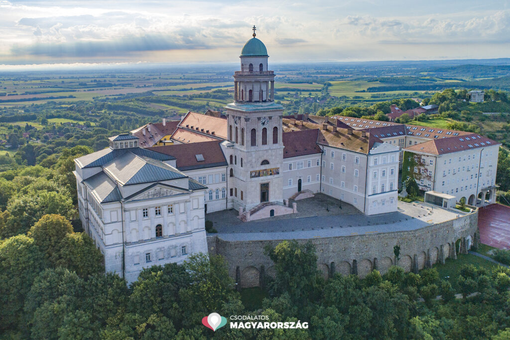 A pannonhalmi Boldog Mór-kilátó Az Év Kilátója 2024-ben