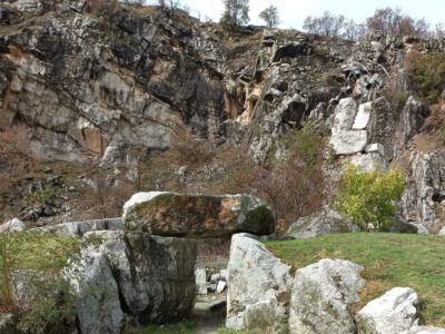 Nagyharsányi Szoborpark: művészi kaland a mészkősziklák között