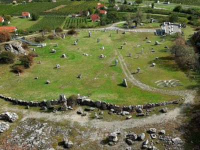 Nagyharsányi Szoborpark: művészi kaland a mészkősziklák között
