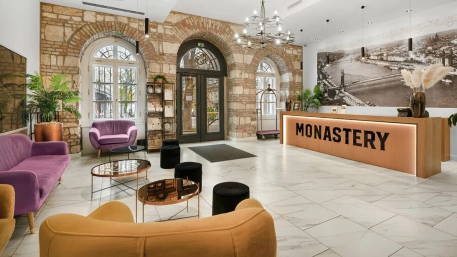 SZÁLLODÁK ÉJSZAKÁJA: Monastery Boutique Hotel - tematikus körbevezetés