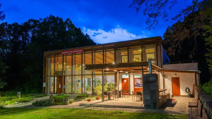 SZÁLLODÁK ÉJSZAKÁJA: Salgó Hotel Salgótarján - vezetett éjszakai körtúra és interaktív előadás