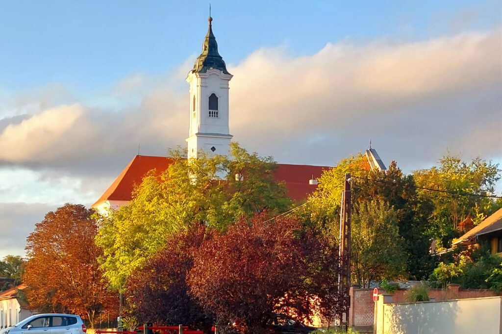 Vác ősszel – A Duna-parti város, ahol minden sarkon történelmi kincsek várnak