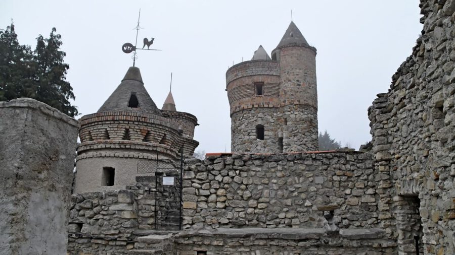 Kitartás és szenvedély kőbe faragva: a Taródi vár varázsa