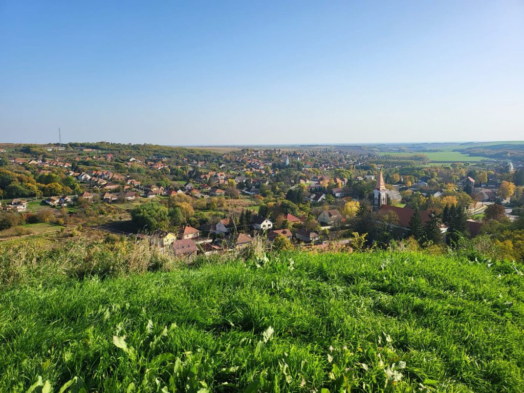 Tibolddaróc barlanglakásai: időutazás a Bükkalja rejtett kincseihez