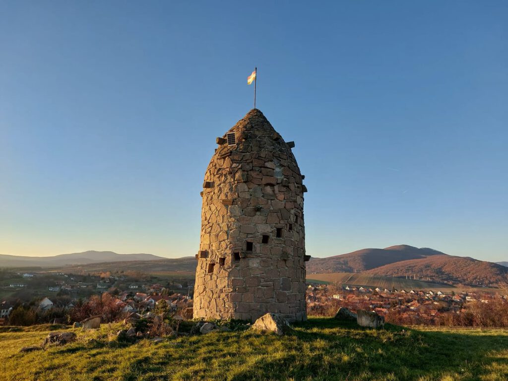 A Hór-völgy kapujában: Cserépfalu varázslatos világa