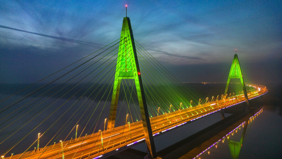 Karácsonyi díszkivilágítást kap a Megyeri híd december 20-tól 26-ig