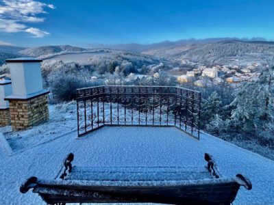 Zúzmarás dombok között: Bárna és kálváriája téli varázsa