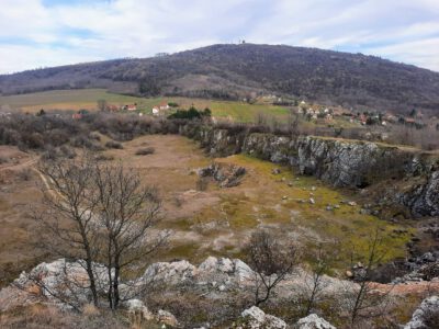 A Kopasz-hegyi kilátó: a Villányi-hegység kőből épült bástyája