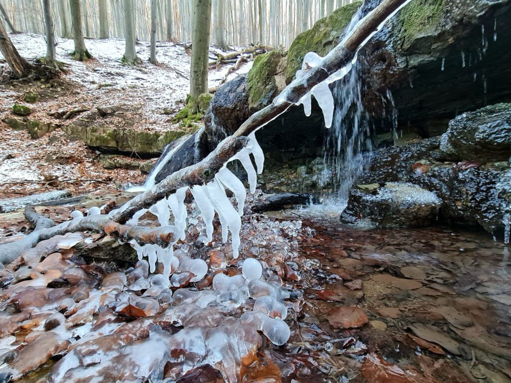 A Mecsek jeges ékszere: az Óbányai-völgy télen