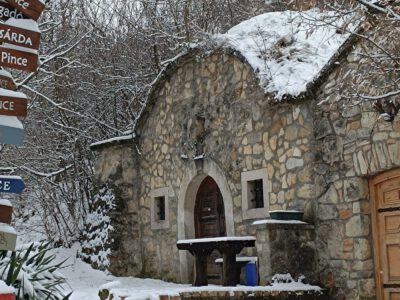 Hó alatt rejtőző történetek – a Pátyi Pincehegy varázsa télen