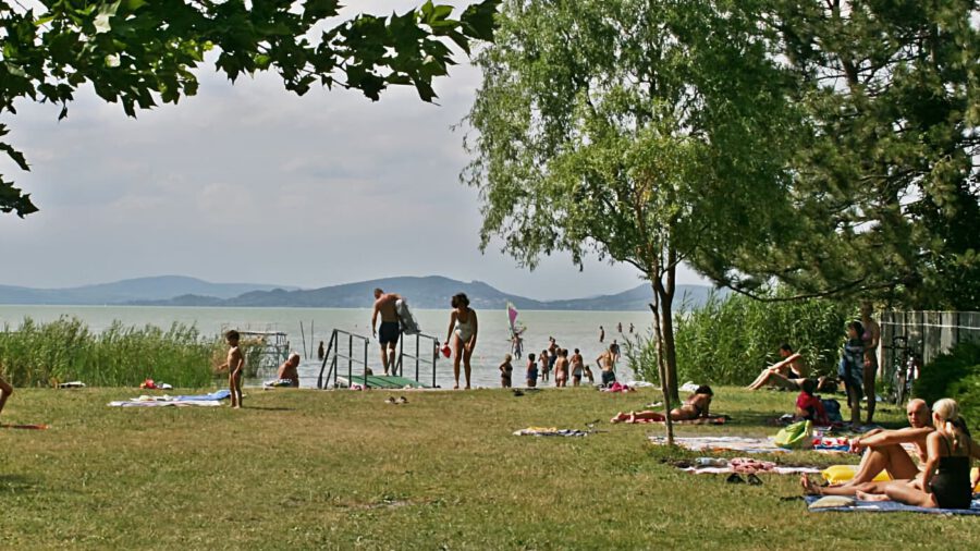 Balatonfenyves Fenyőstrand (István király utcai szabadstrand)