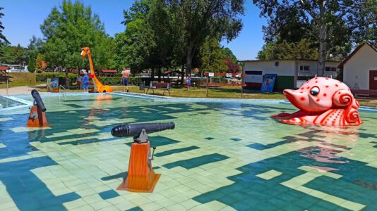 Tölgyes Gyógyvizű Strandfürdő Jászapáti