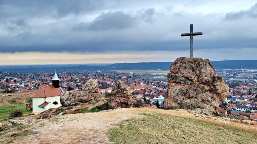 Kápolna a kopárok felett – a budaörsi Kő-hegy öröksége