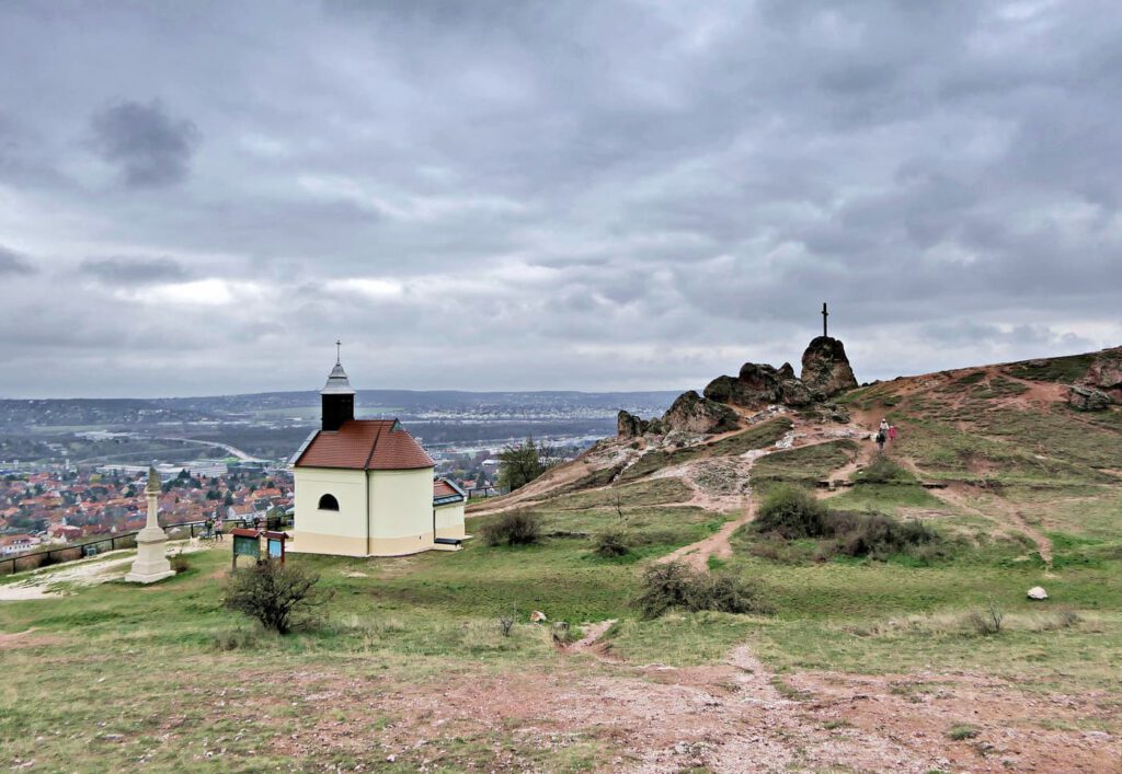 Kápolna a kopárok felett – a budaörsi Kő-hegy öröksége