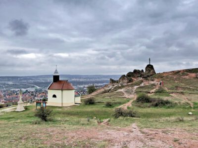 Kápolna a kopárok felett – a budaörsi Kő-hegy öröksége
