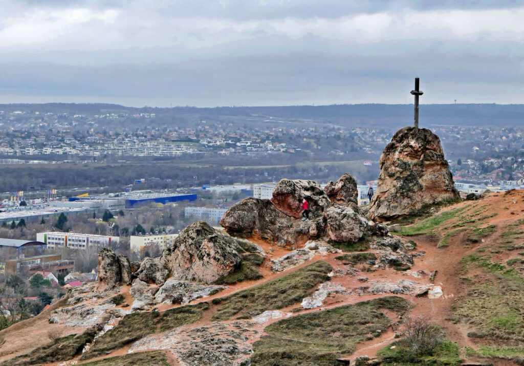 Kápolna a kopárok felett – a budaörsi Kő-hegy öröksége