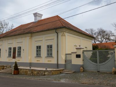 Átadták a felújított Kossuth-emlékházat Monokon