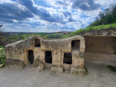 Tufába vájt időutazás – Noszvaj különleges barlanglakásai