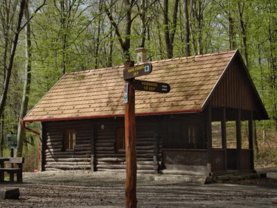 Erdő ölelte menedék – Jenő-kunyhó, a Pilis titkos zugában