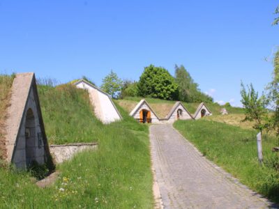 Bor és történelem Tokaj-Hegyalján: látogatás Hercegkút pincesorainál