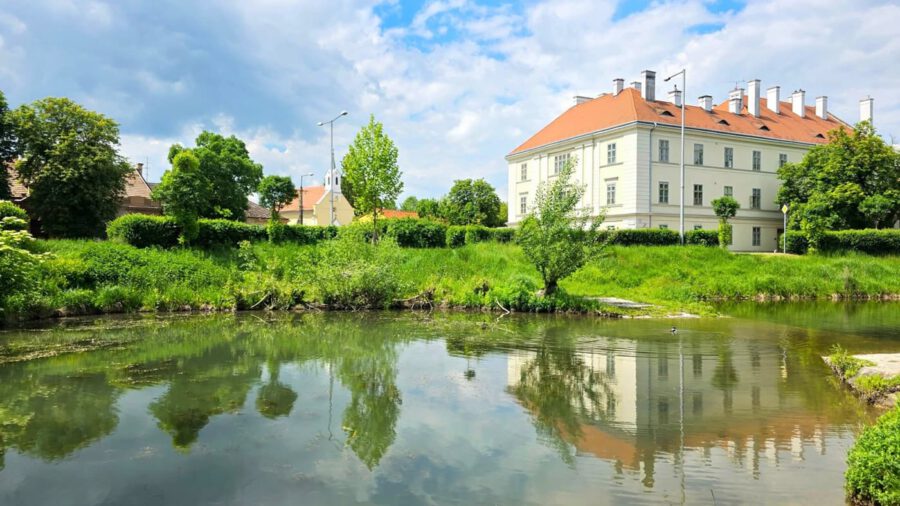 Mosonmagyaróvár kincse a vár tövében: a Vár-tó
