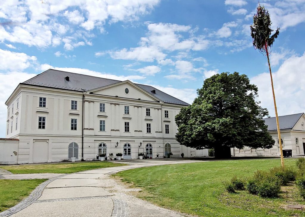 Főúri dicsőség és emberség nyomában – A körmendi Batthyány-kastély története