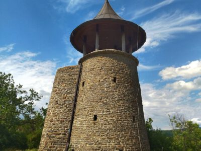 Kozmáry-kilátó: kőtorony a Mátra peremén, ahonnan lenyűgöző a panoráma