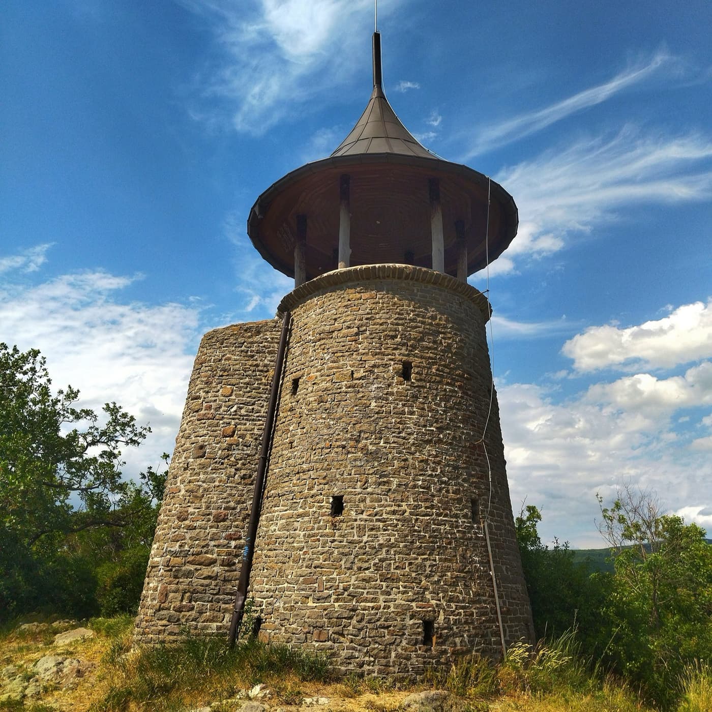 Kozmáry-kilátó: kőtorony a Mátra peremén, ahonnan lenyűgöző a panoráma