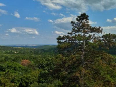 Kozmáry-kilátó: kőtorony a Mátra peremén, ahonnan lenyűgöző a panoráma