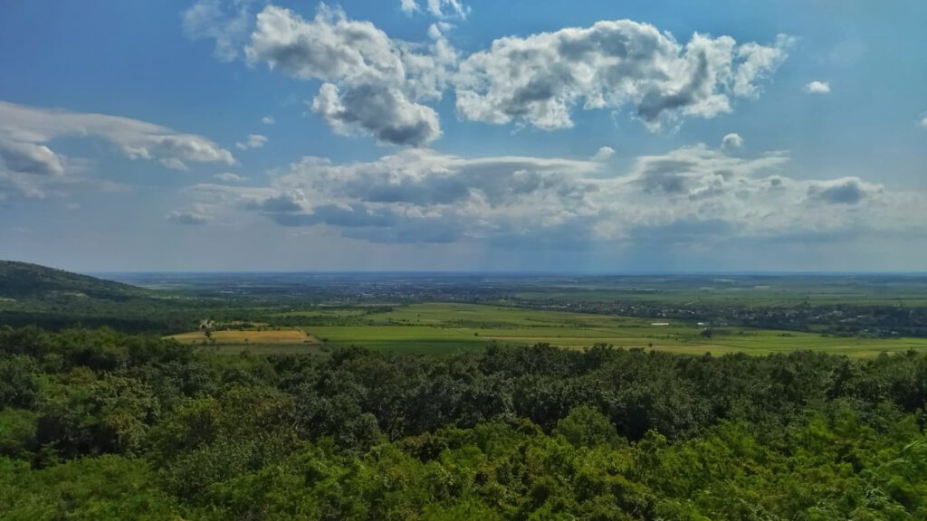 Kozmáry-kilátó: kőtorony a Mátra peremén, ahonnan lenyűgöző a panoráma