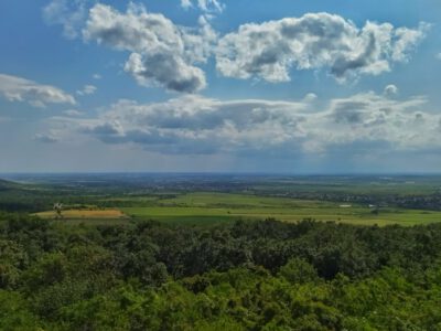Kozmáry-kilátó: kőtorony a Mátra peremén, ahonnan lenyűgöző a panoráma
