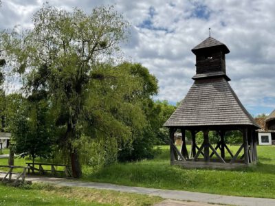 Szalmával fedett háztetők és füstöskonyhák – Séta a Vasi Múzeumfaluban