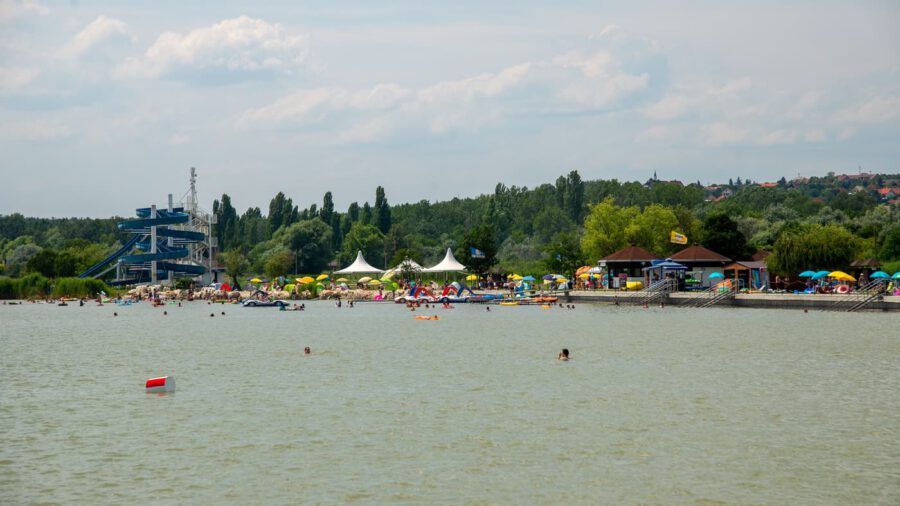 Ingyenes lett a velencei Északi Strand – megújult környezet, belépődíj nélkül