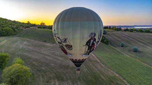 Különleges hőlégballonnal jelent meg a Hendrick’s a Balatonon