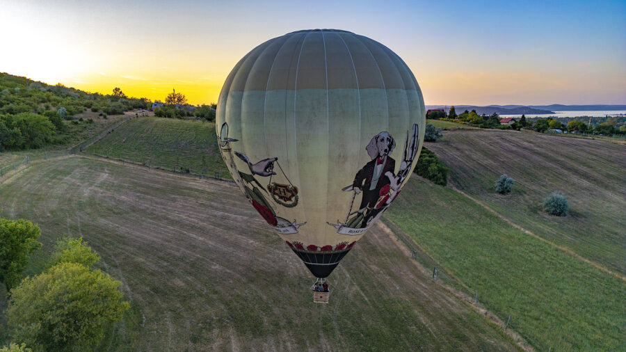 Különleges hőlégballonnal jelent meg a Hendrick’s a Balatonon