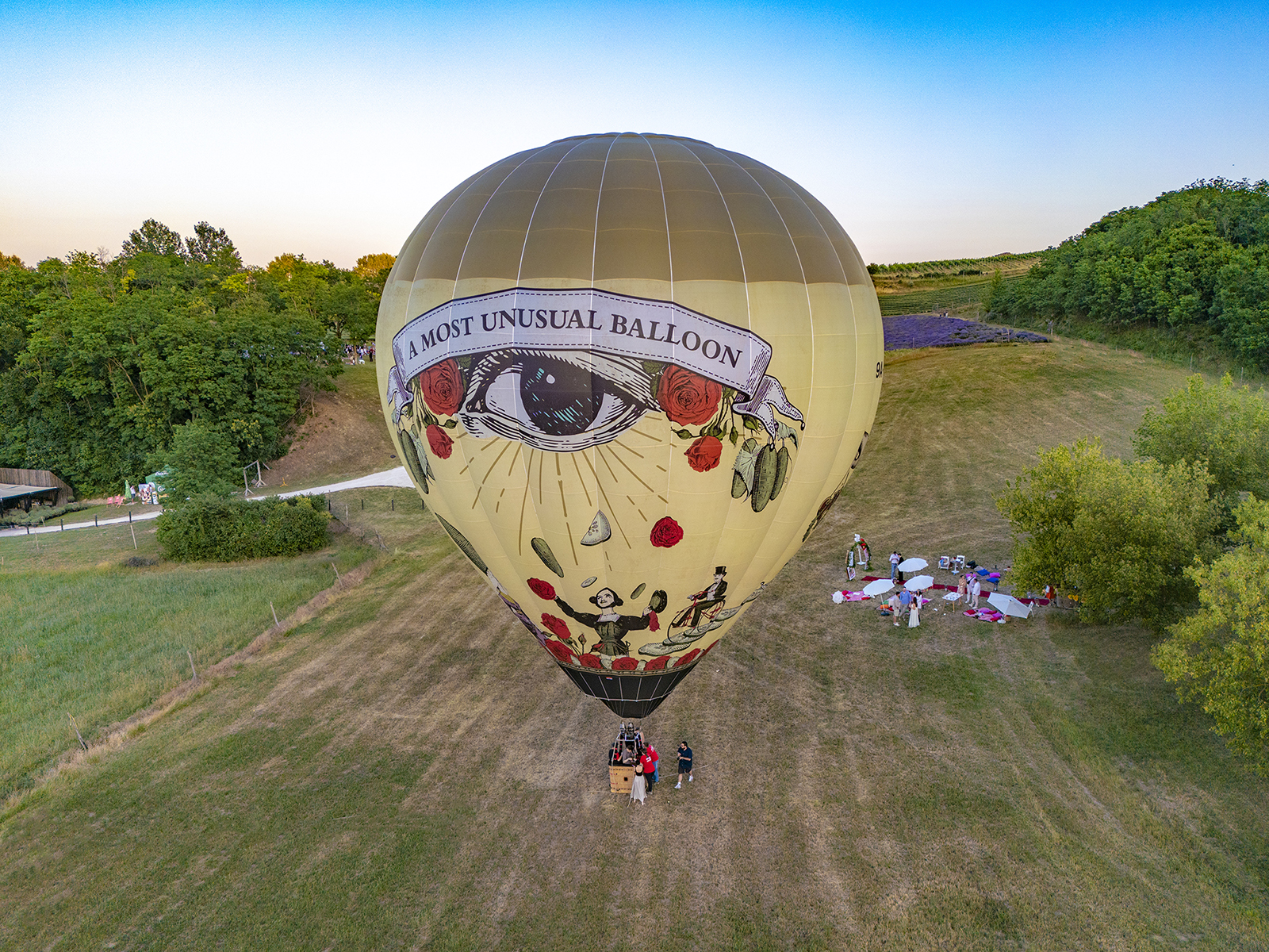 Különleges hőlégballonnal jelent meg a Hendrick’s a Balatonon