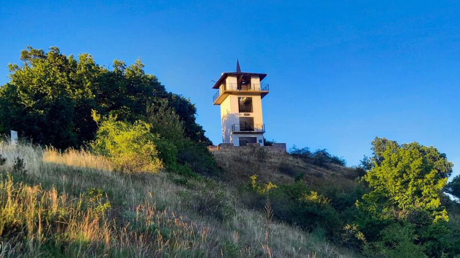 A putnoki Mátyás király-kilátó, ahonnan akár a Tátráig is elláthatsz
