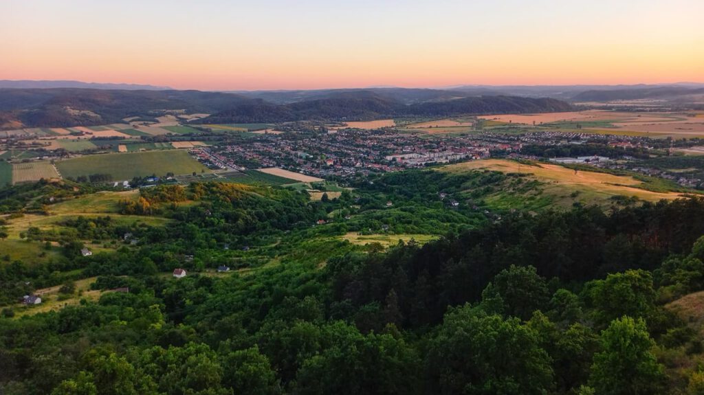 A putnoki Mátyás király-kilátó, ahonnan akár a Tátráig is elláthatsz