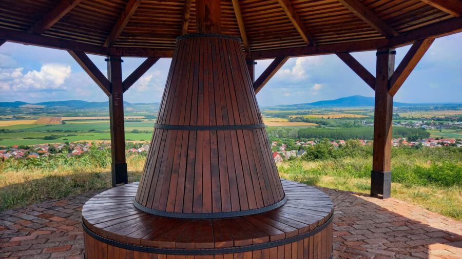 Csodálatos panoráma nyílik Szerencs Aranka-tető kilátópontjáról